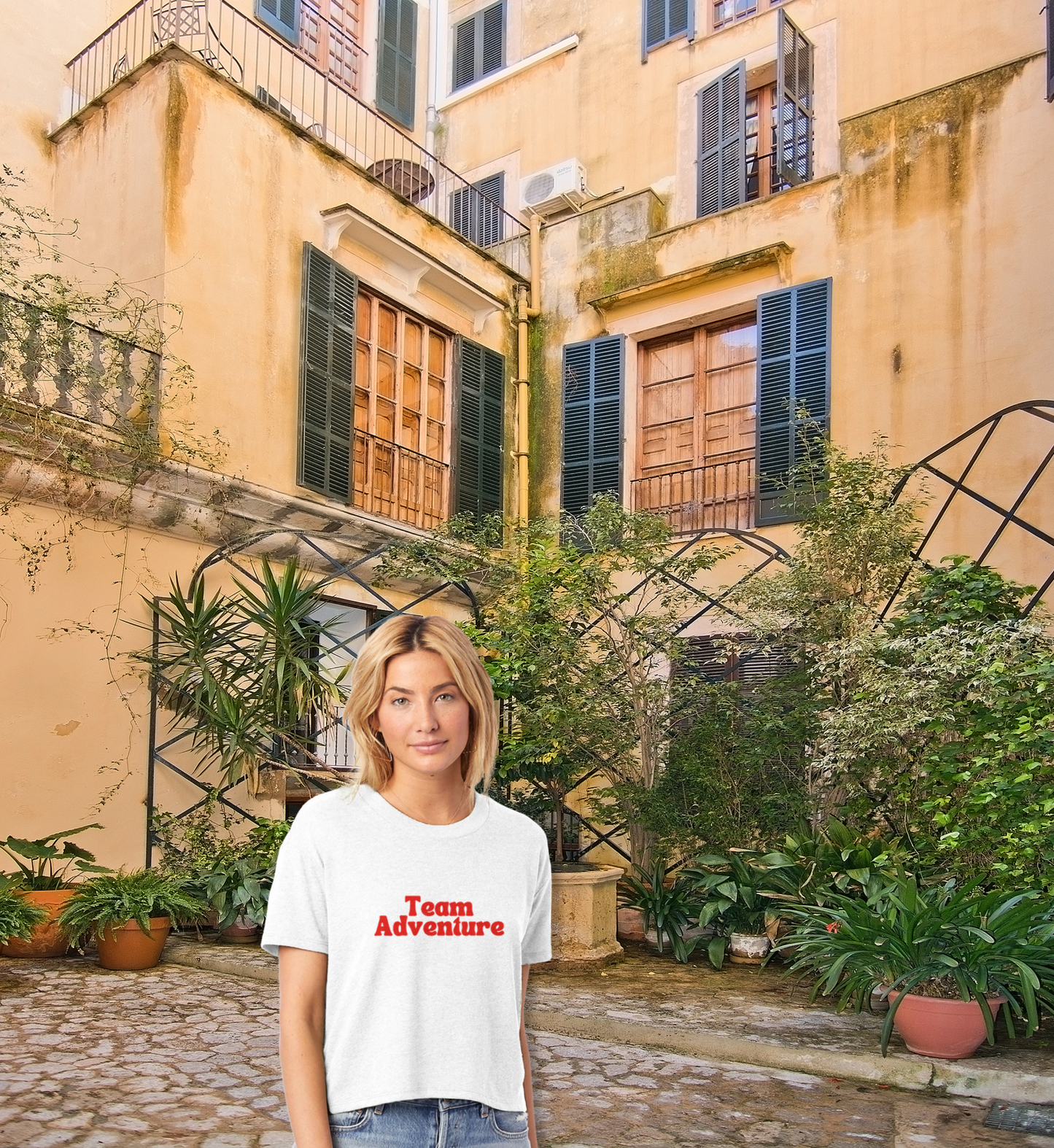 Cropped Team Adventure T-Shirt